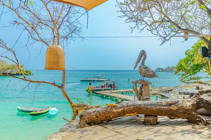 Paue Beach Lounge – Rosario Islands Day Pass