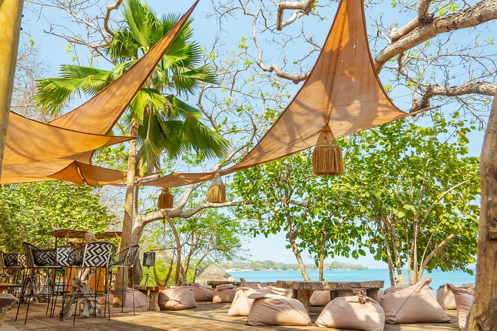 Paue Beach Lounge – Rosario Islands Day Pass