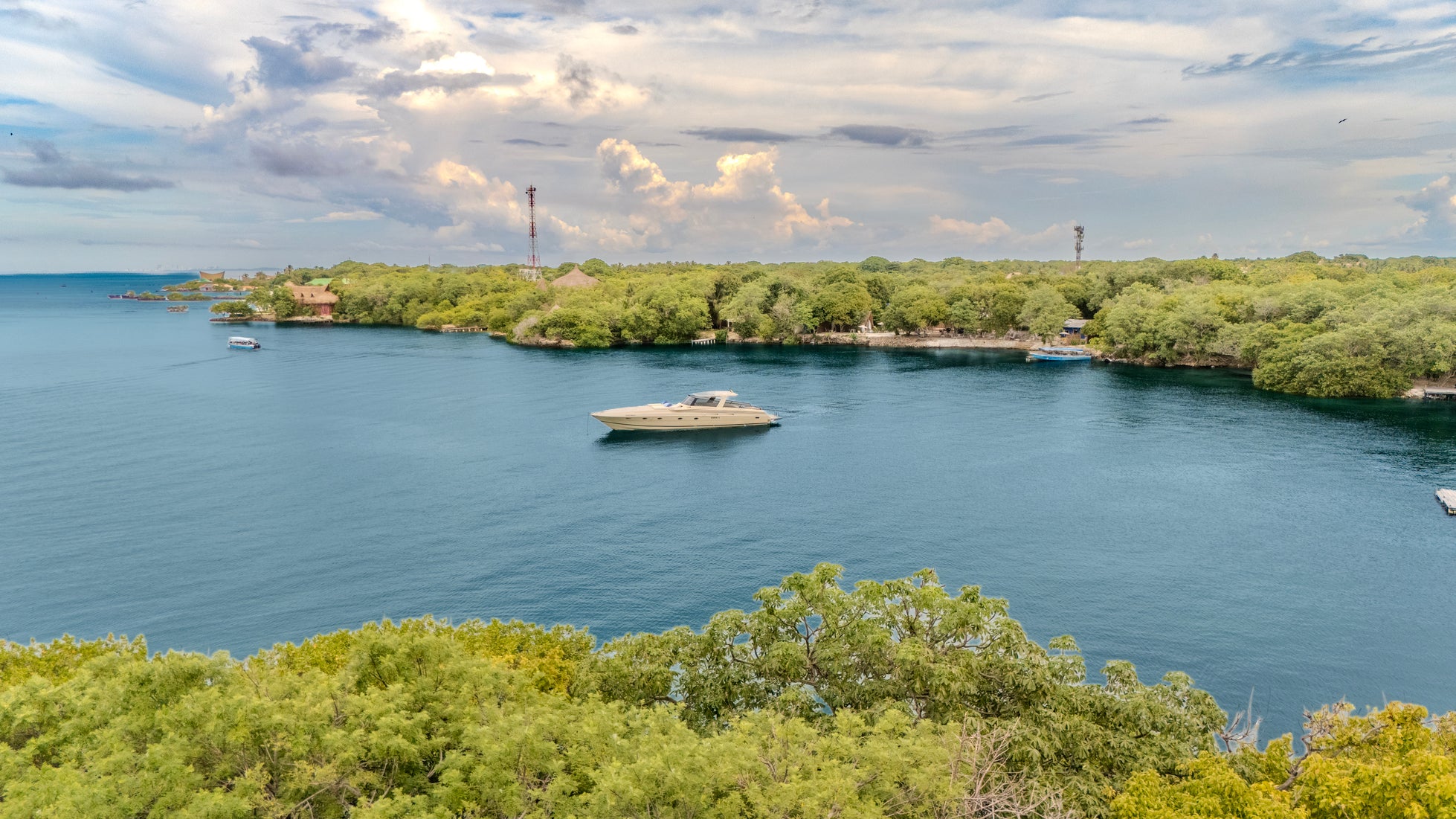 La Cuña I – Cherokee 60FT Luxury Yacht Charter Cartagena