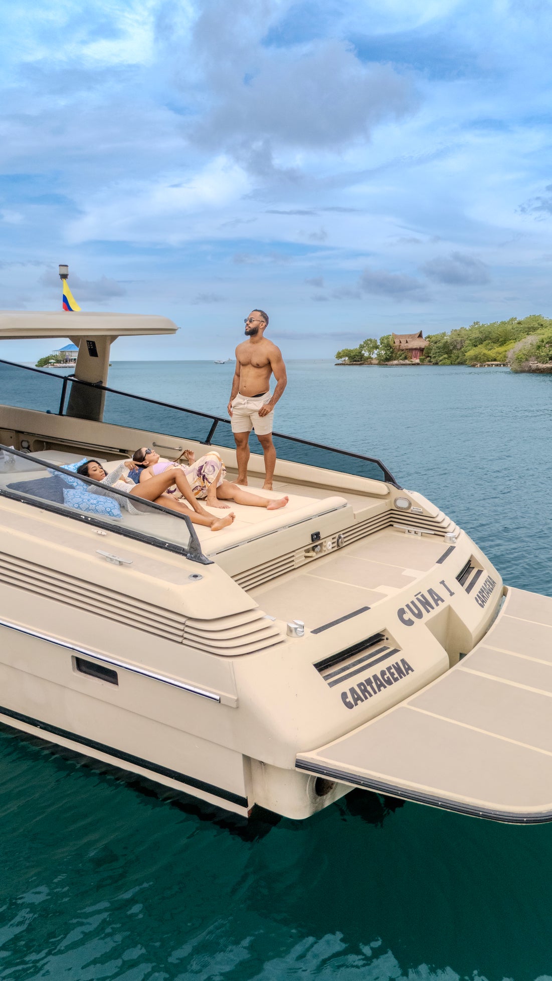 La Cuña I – Cherokee 60FT Luxury Yacht Charter Cartagena