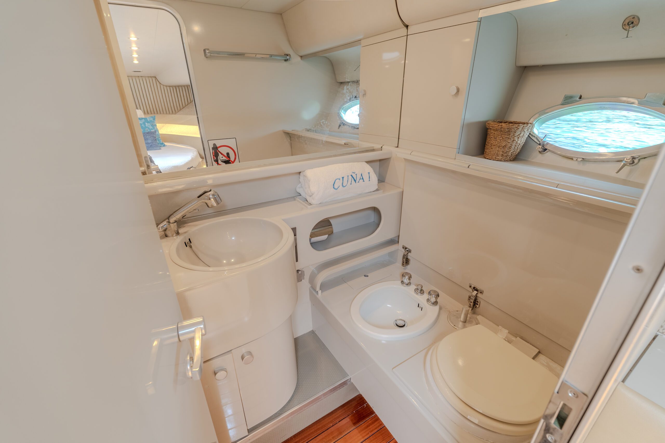 La Cuña I – Cherokee 60FT Luxury Yacht Charter Cartagena