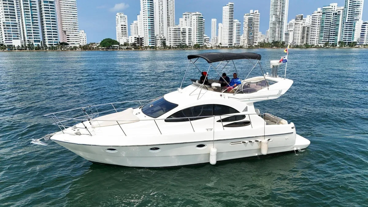 Azimut Pato Golden Beach Yacht Rental in Cartagena