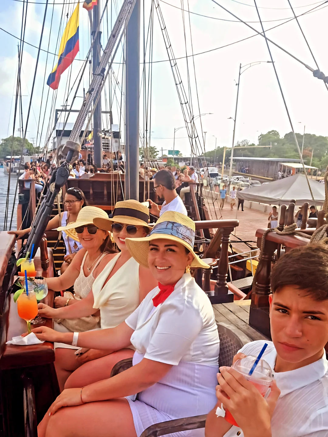 Navio Pirata Phantom | Passeio ao Pôr do Sol em Cartagena