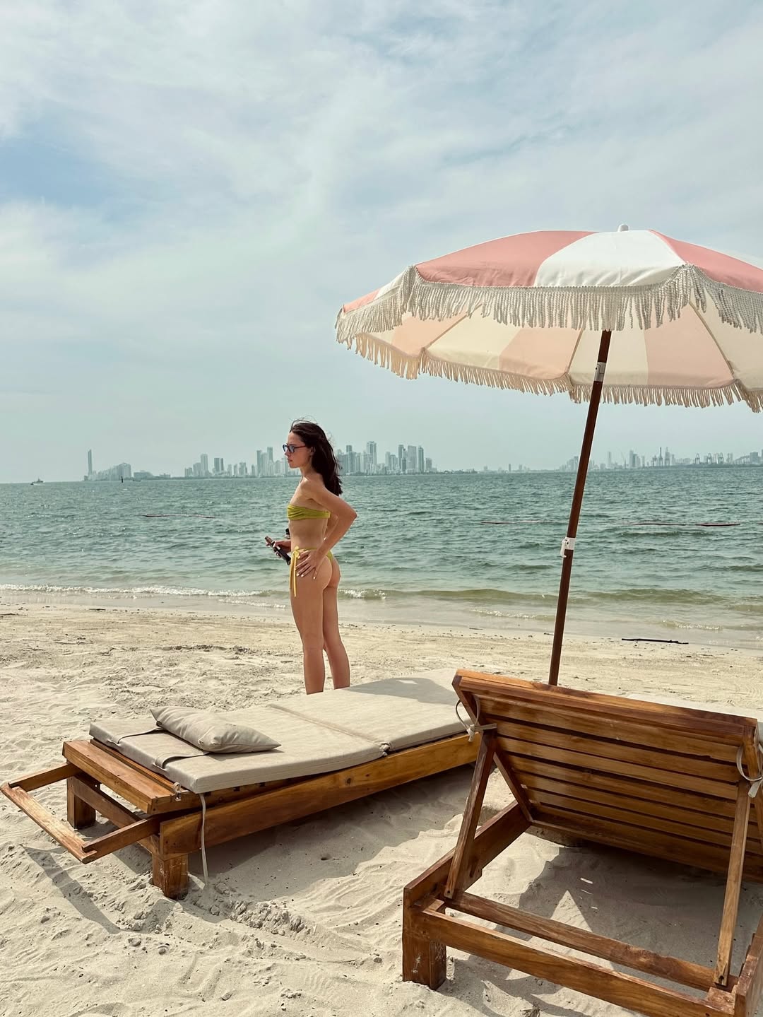 FÉNIX BEACH – TIERRA BOMBA