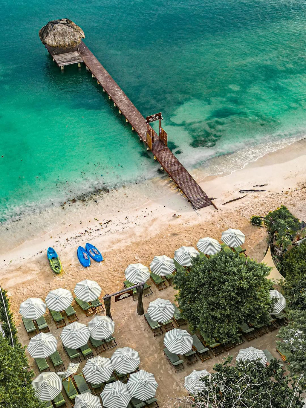 Mantas Beach – Rosario Islands Day Pass