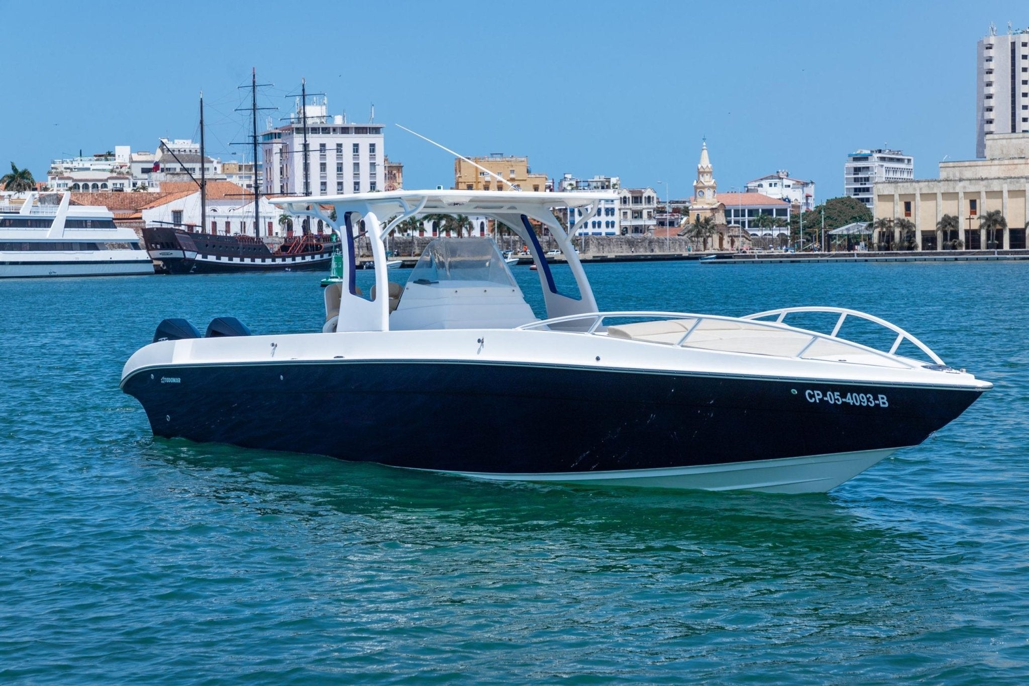 Avalon 38’ Private Powerboat Rental Cartagena - Cartagena Day Tours