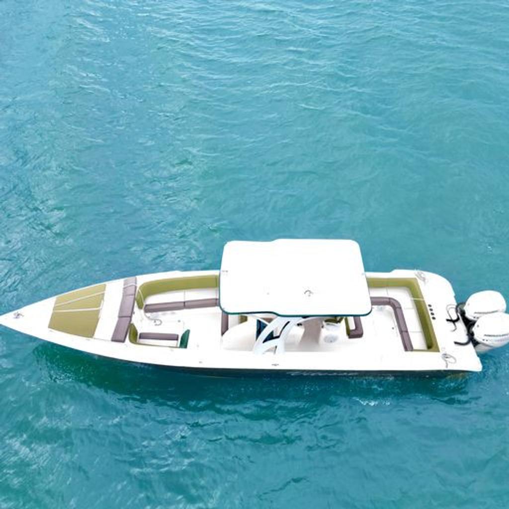 Avalon 38’ Private Powerboat Rental Cartagena - Cartagena Day Tours