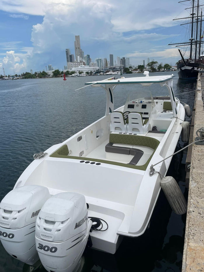 Avalon 38’ Private Powerboat Rental Cartagena - Cartagena Day Tours