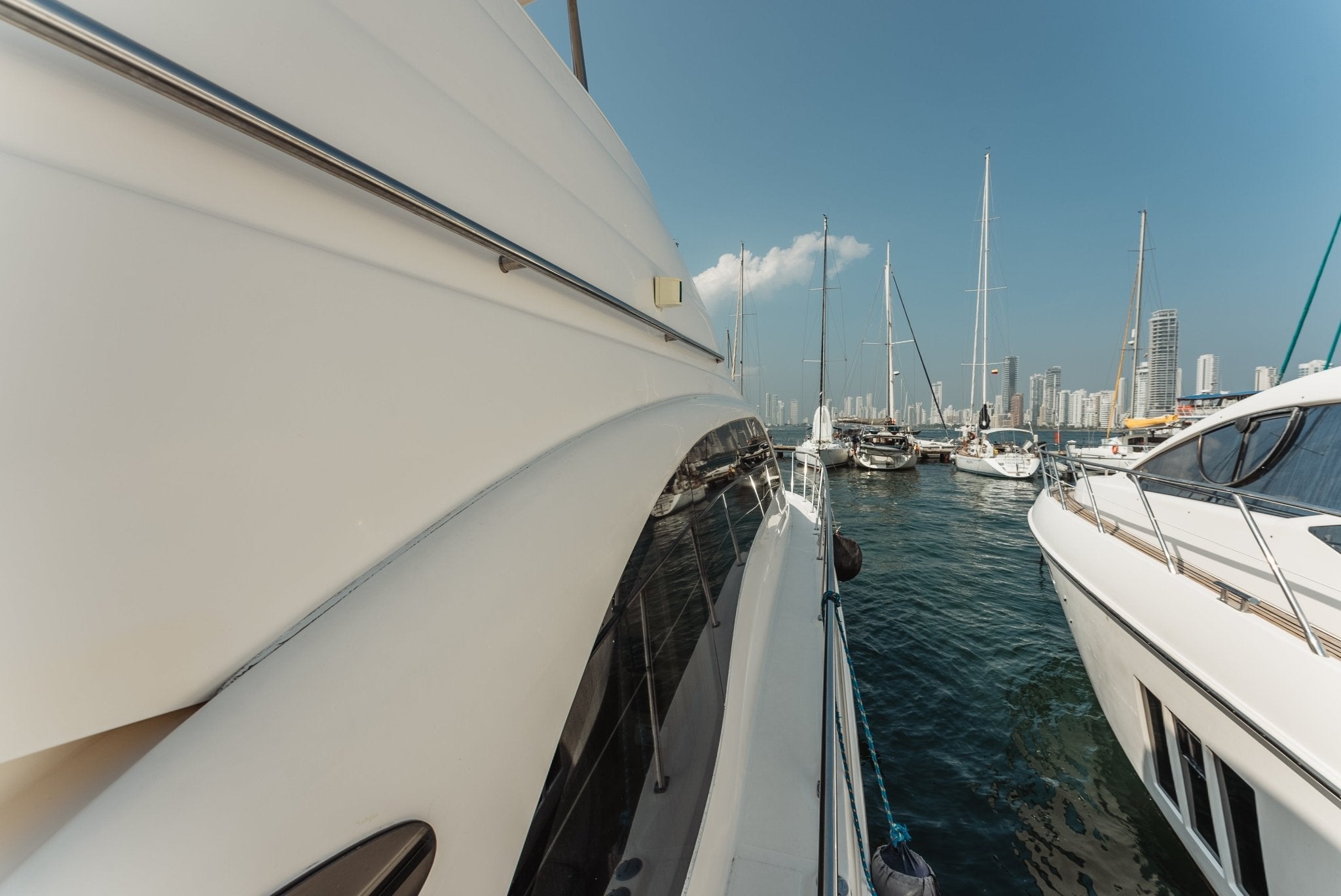 Blue Land · Sea Ray 58ft Yacht Charter in Cartagena - Cartagena Day Tours