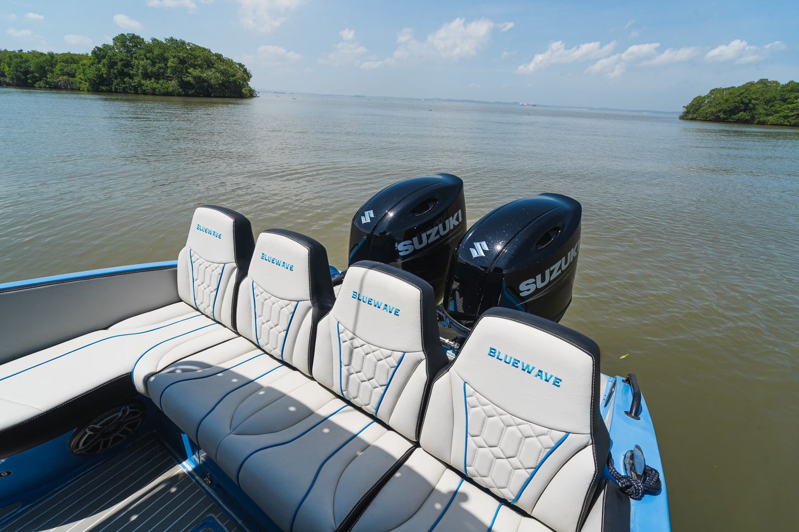 Blue Wave 29' Center Console Boat Rental | Private Rosario Islands Charter - Cartagena Day Tours