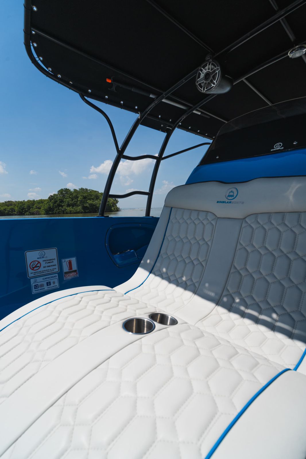 Blue Wave 29' Center Console Boat Rental | Private Rosario Islands Charter - Cartagena Day Tours