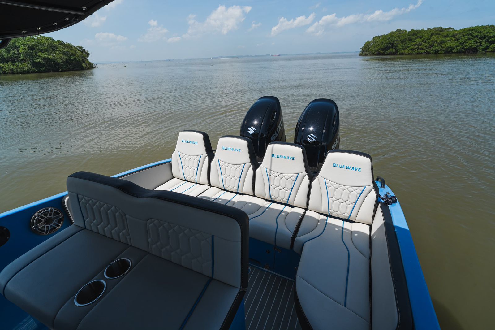 Blue Wave 29' Center Console Boat Rental | Private Rosario Islands Charter - Cartagena Day Tours