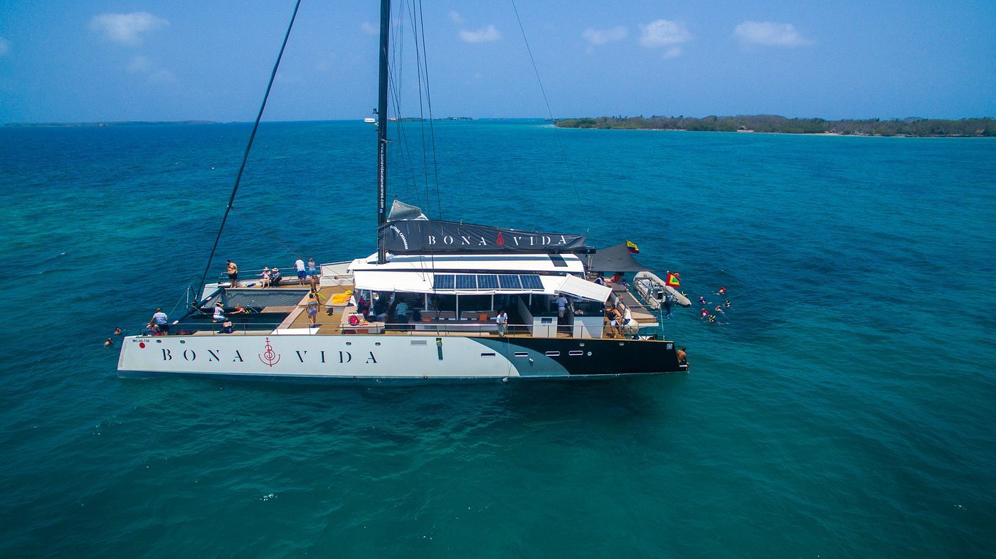 Bonavida Luxury Catamaran — Rosario Islands Day Cruise - Cartagena Day Tours