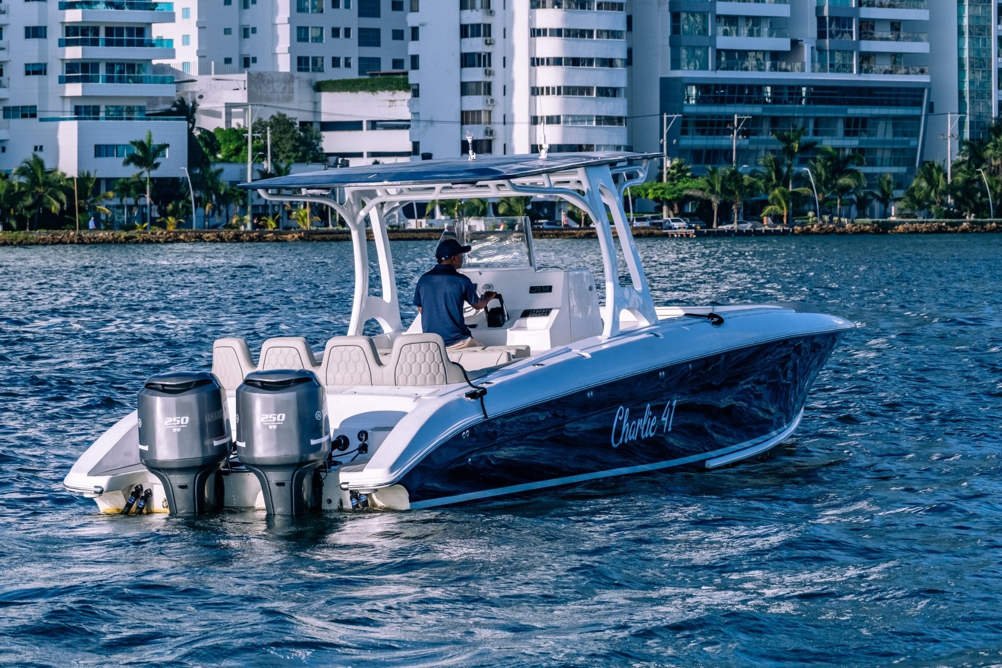 Charlie Bravo 41 Speedboat Charter in Cartagena - Cartagena Day Tours