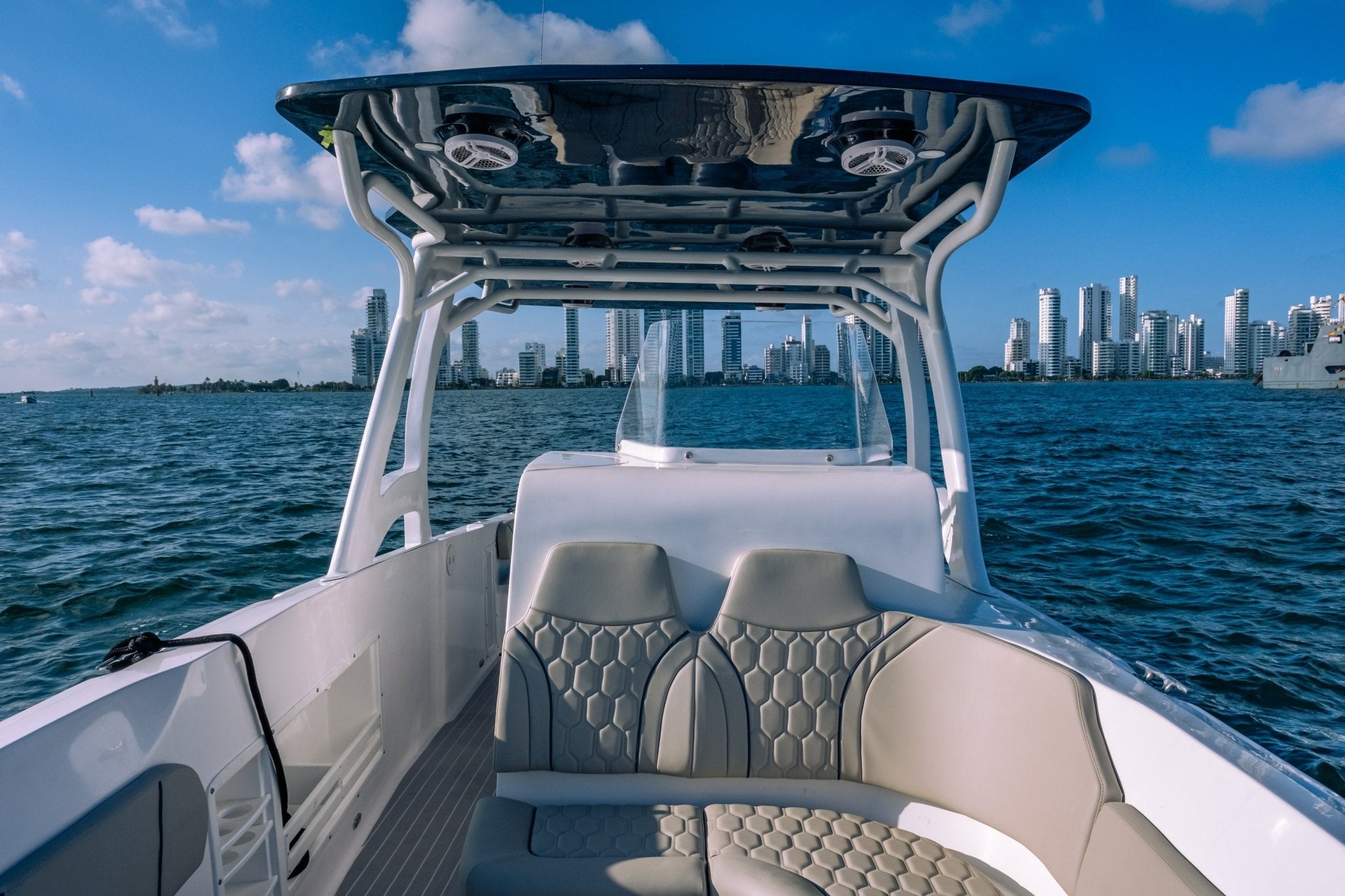 Charlie Bravo 41 Speedboat Charter in Cartagena - Cartagena Day Tours