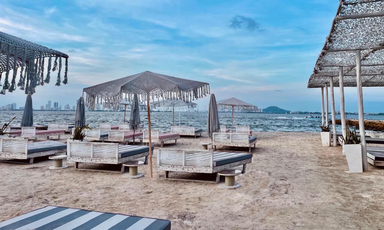 Kabanna Beach Club – Open Bar & Nightlife, Tierra Bomba Cartagena - Cartagena Day Tours