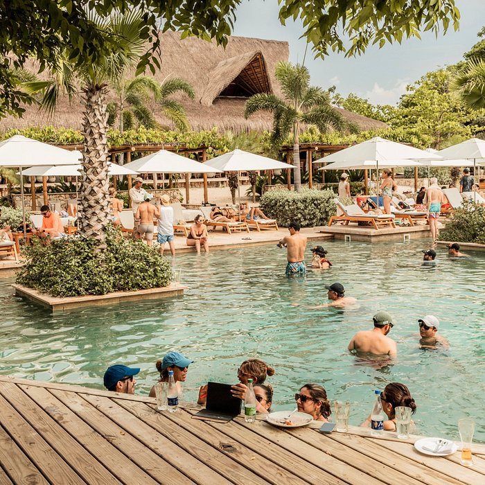 Makani Luxury Beach Club – Tierra Bomba Island, Cartagena - Cartagena Day Tours