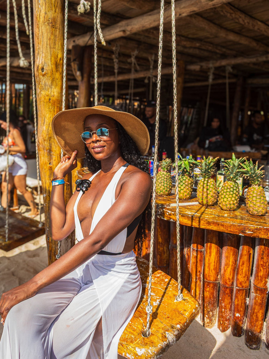 Mambo Beach Club Barú · Playa Blanca Day Pass - Cartagena Day Tours