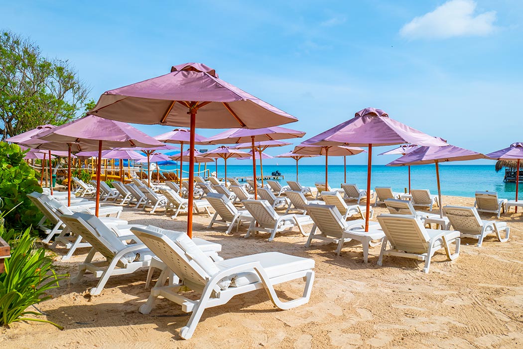 Luxury Beach Club – Isla Grande Open Bar Day Pass (Adults Only)