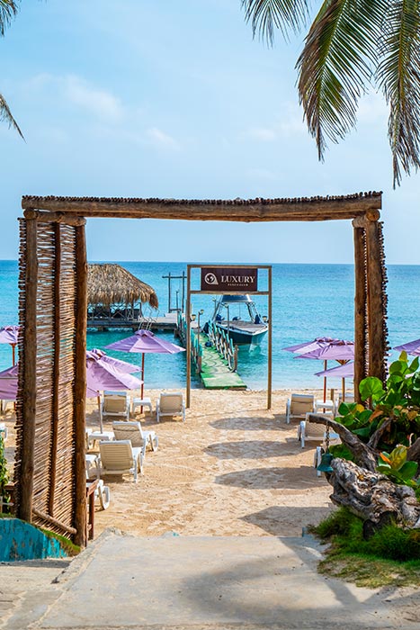 Luxury Beach Club – Isla Grande Open Bar Day Pass (Adults Only)