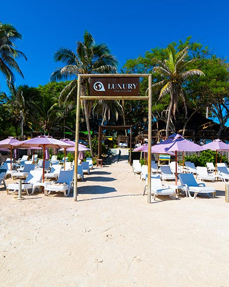 Luxury Beach Club – Isla Grande Open Bar Day Pass (Adults Only)