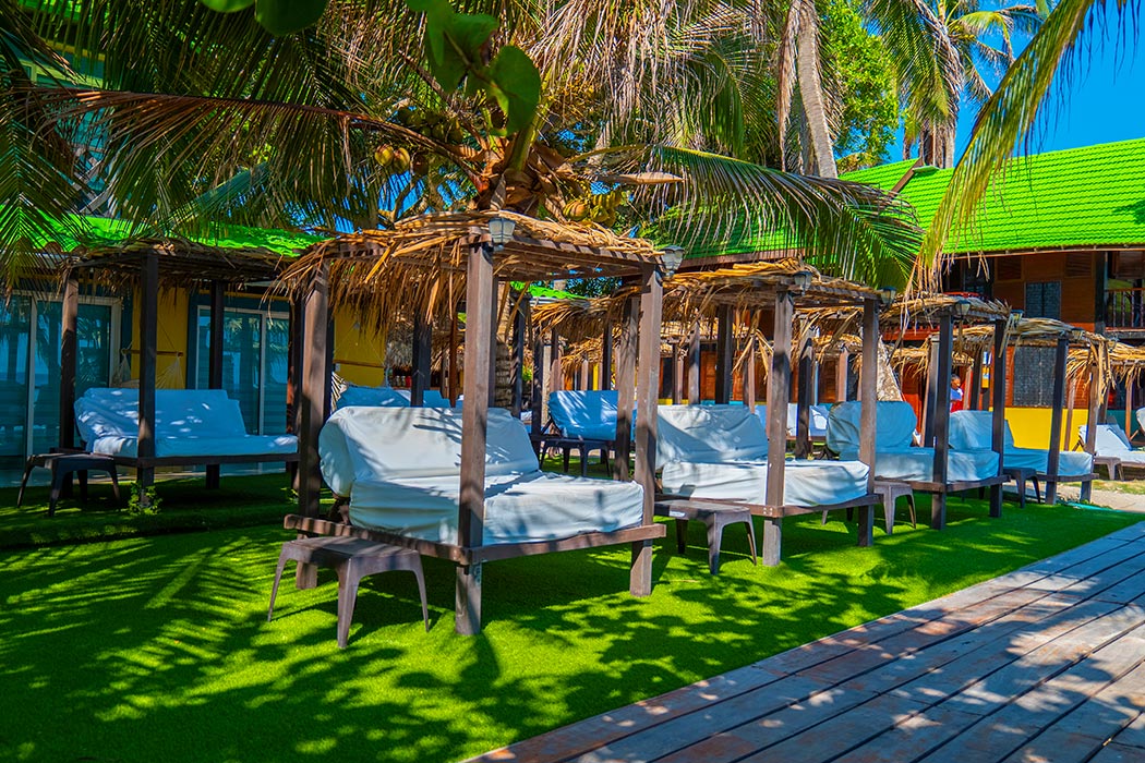Luxury Beach Club – Isla Grande Open Bar Day Pass (Adults Only)