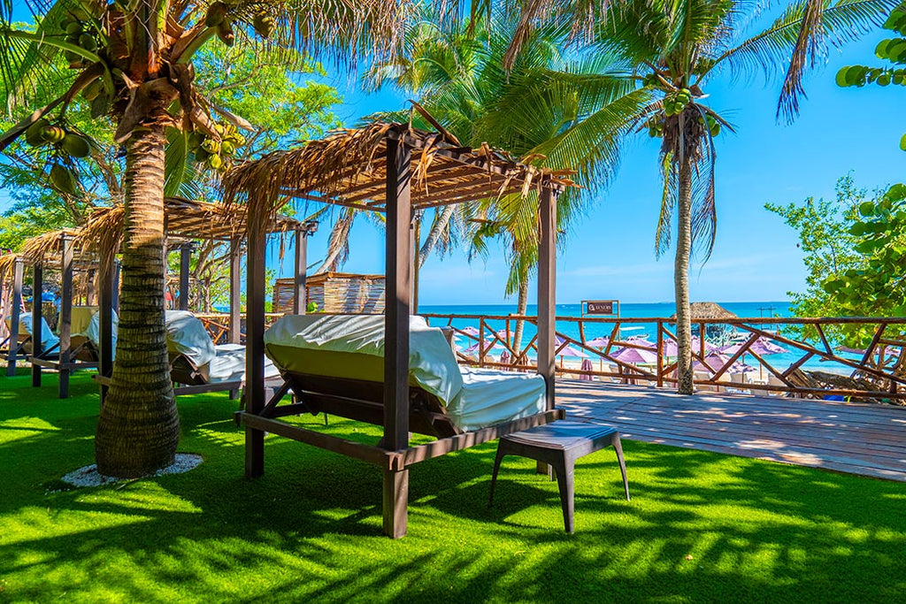 Luxury Beach Club – Isla Grande Open Bar Day Pass (Adults Only)