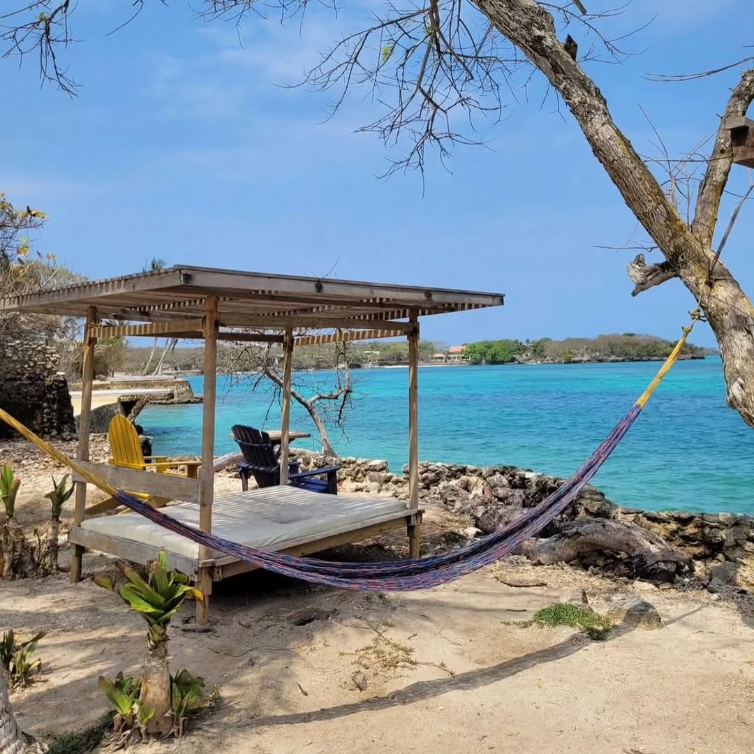 Pirata Island Adventure: Rosario Islands Day Tour - Cartagena Day Tours