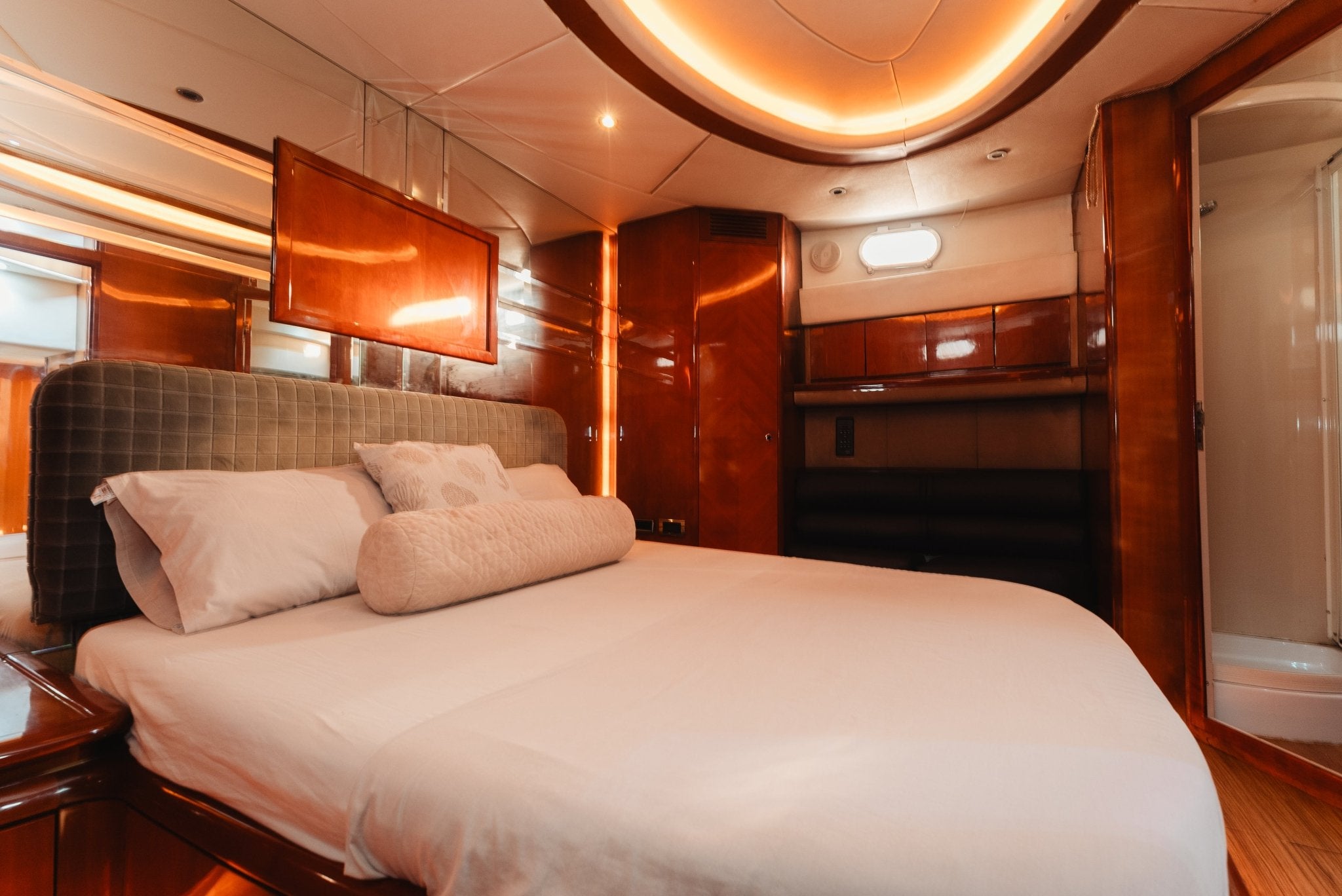 Sea Land · Azimut 70 Ft Yacht Charter in Cartagena - Cartagena Day Tours