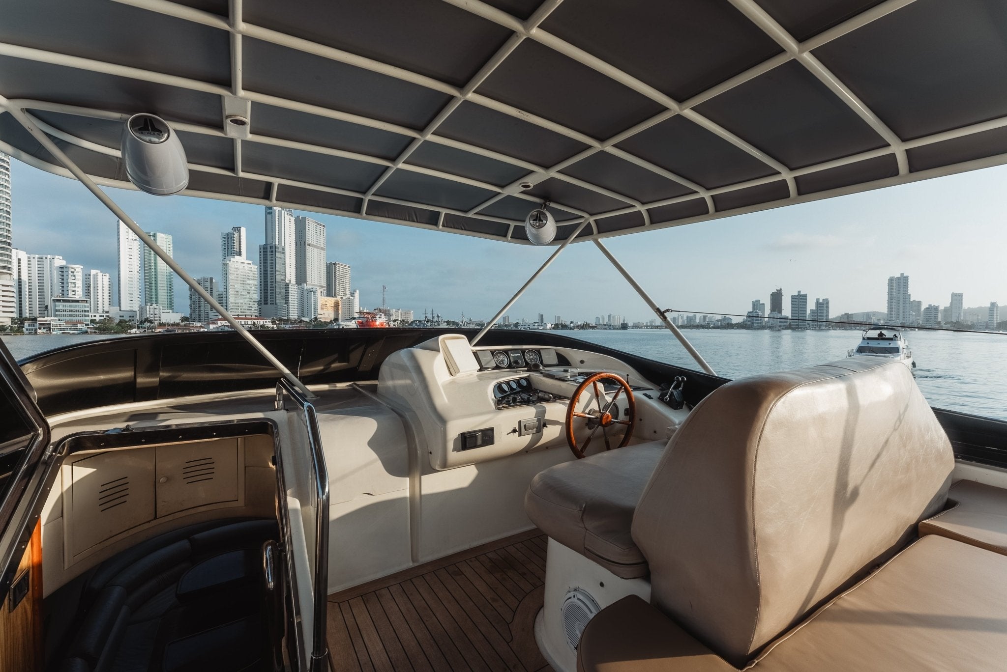 Sea Land · Azimut 70 Ft Yacht Charter in Cartagena - Cartagena Day Tours