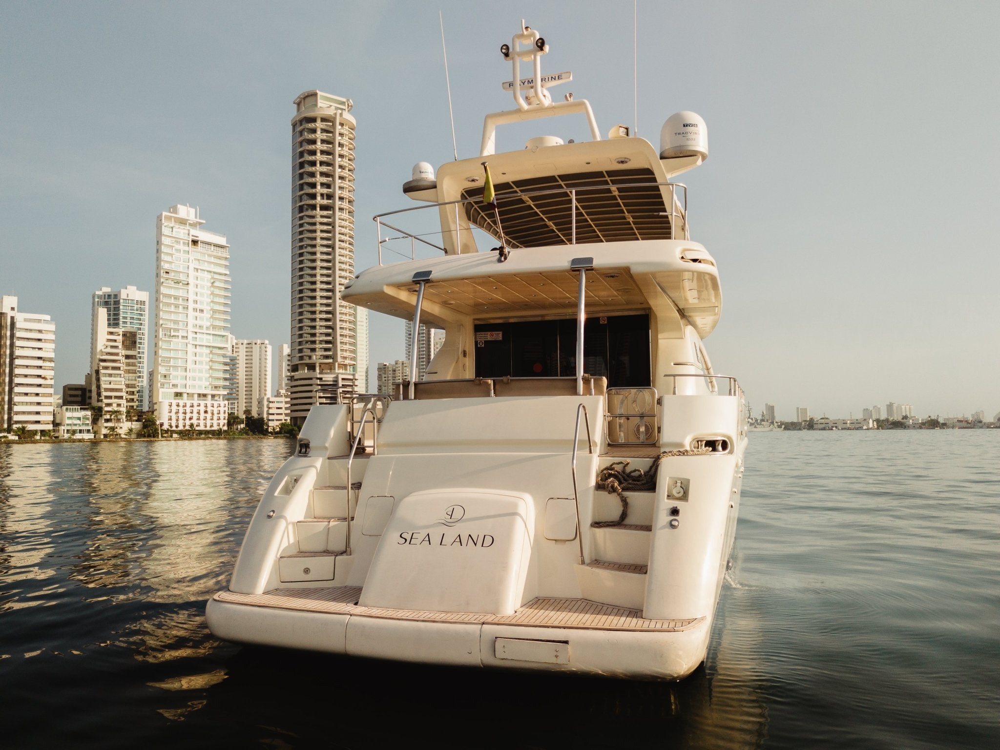 Sea Land · Azimut 70 Ft Yacht Charter in Cartagena - Cartagena Day Tours