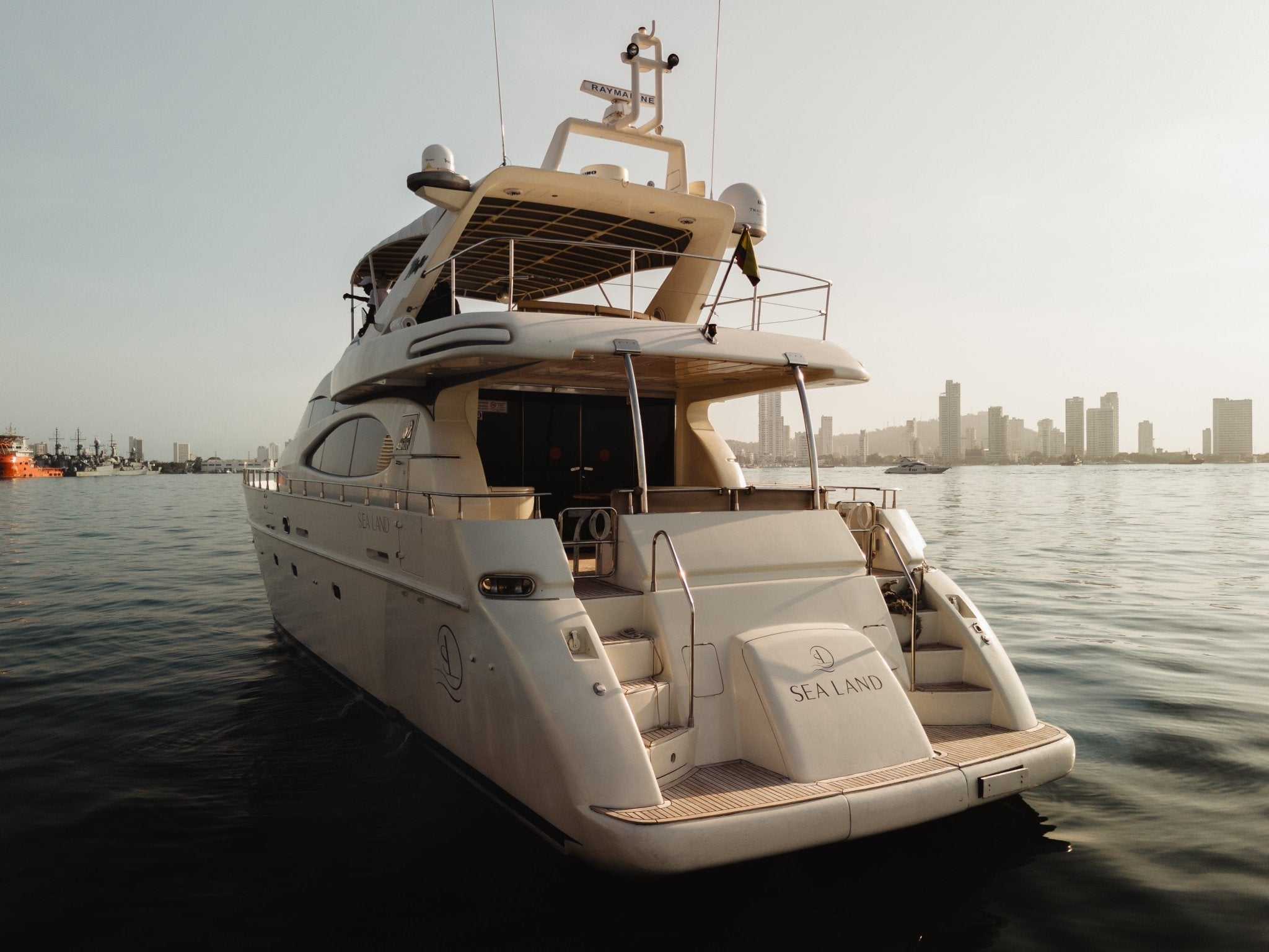 Sea Land · Azimut 70 Ft Yacht Charter in Cartagena - Cartagena Day Tours