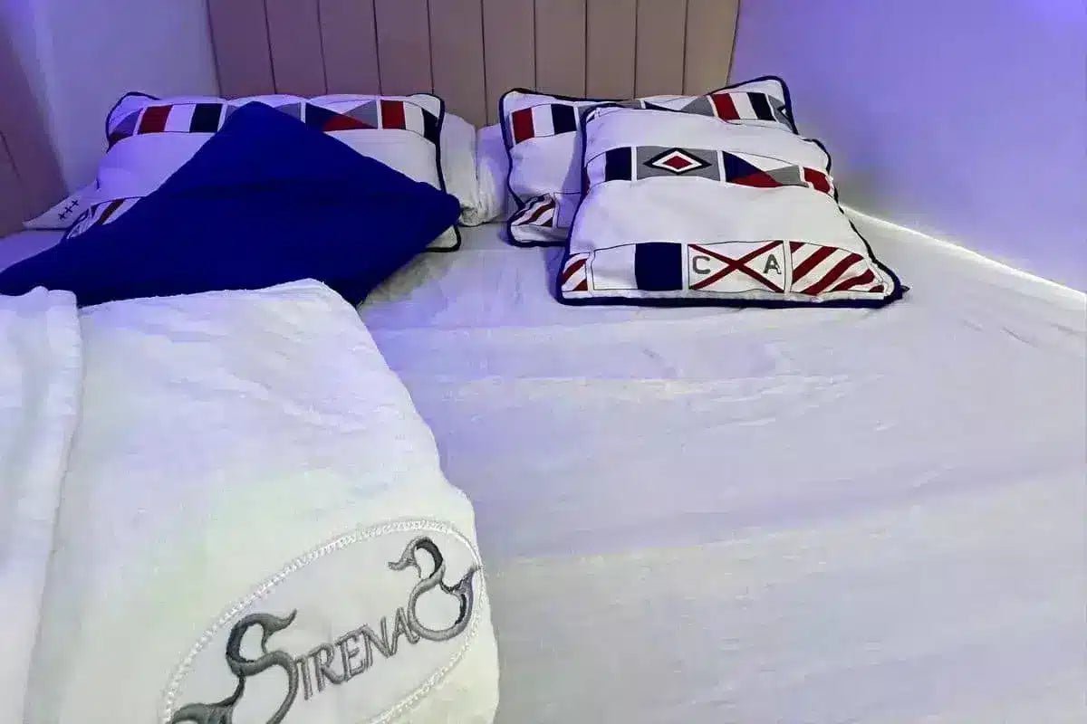 Sirenas Luxury Sailing Catamaran 40’ | Private Charter Cartagena Rosario Islands - Cartagena Day Tours
